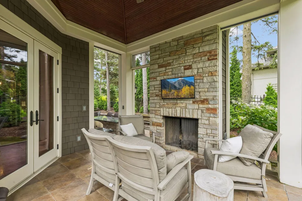15700 Portico Drive Minnetonka, MN 55391