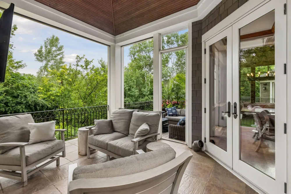 15700 Portico Drive Minnetonka, MN 55391