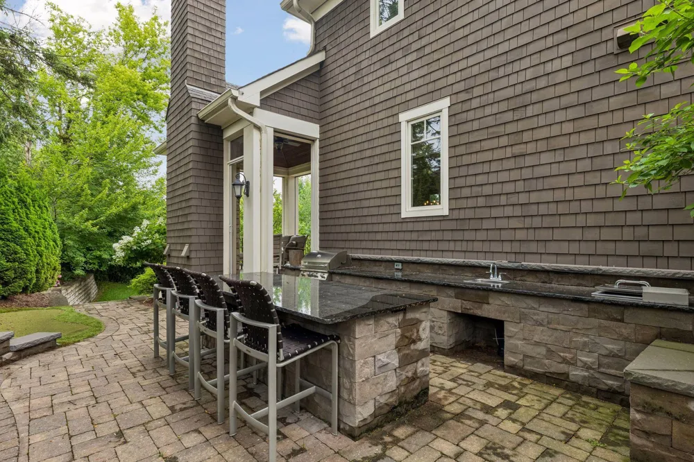 15700 Portico Drive Minnetonka, MN 55391