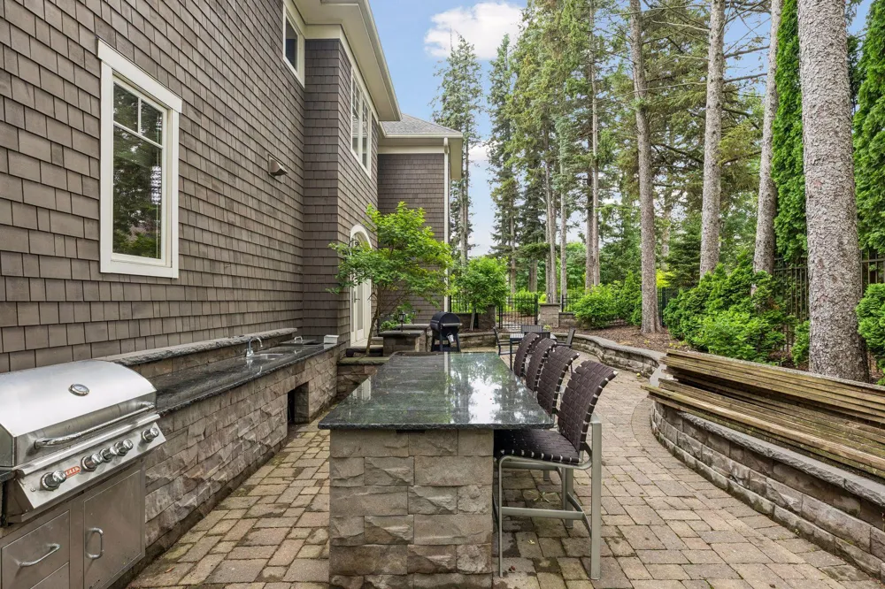 15700 Portico Drive Minnetonka, MN 55391