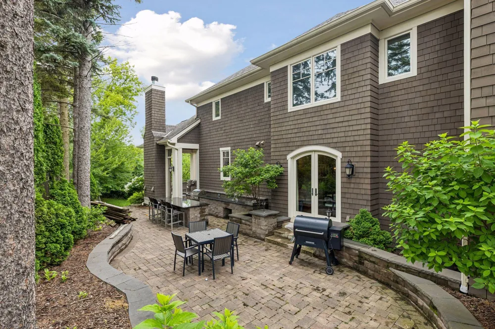15700 Portico Drive Minnetonka, MN 55391