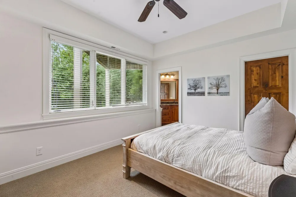 15700 Portico Drive Minnetonka, MN 55391