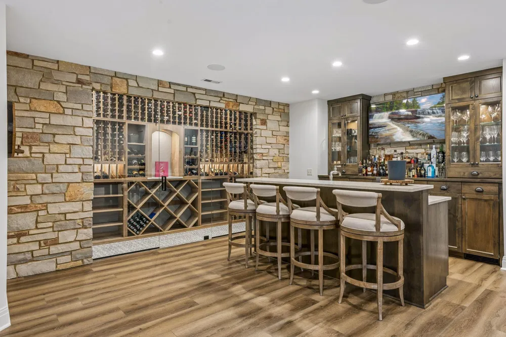 15700 Portico Drive Minnetonka, MN 55391