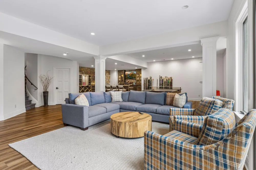15700 Portico Drive Minnetonka, MN 55391