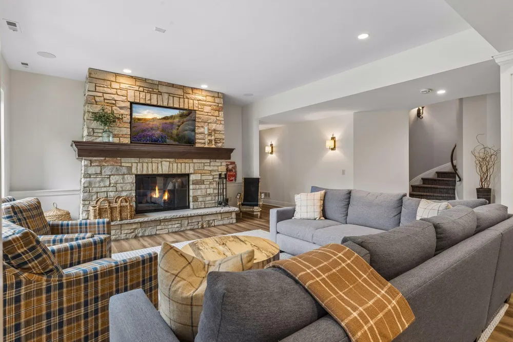 15700 Portico Drive Minnetonka, MN 55391