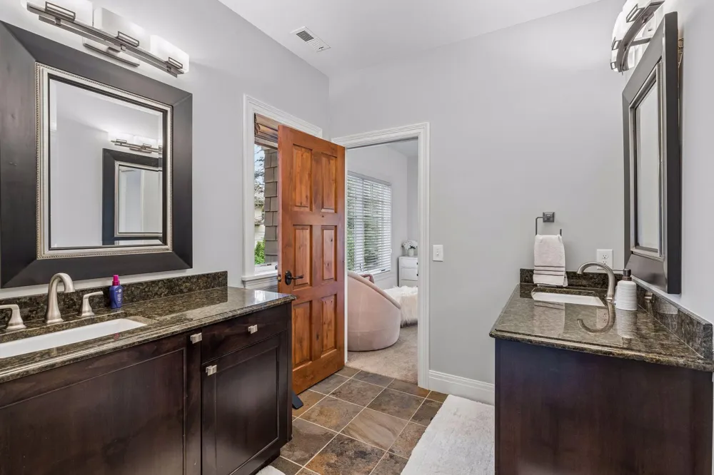15700 Portico Drive Minnetonka, MN 55391