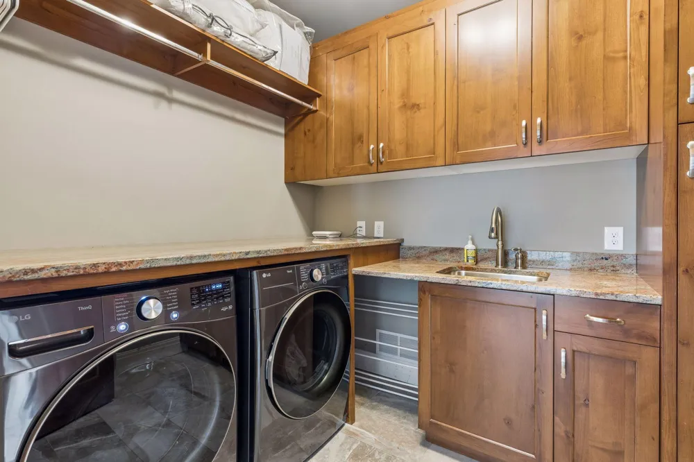 15700 Portico Drive Minnetonka, MN 55391