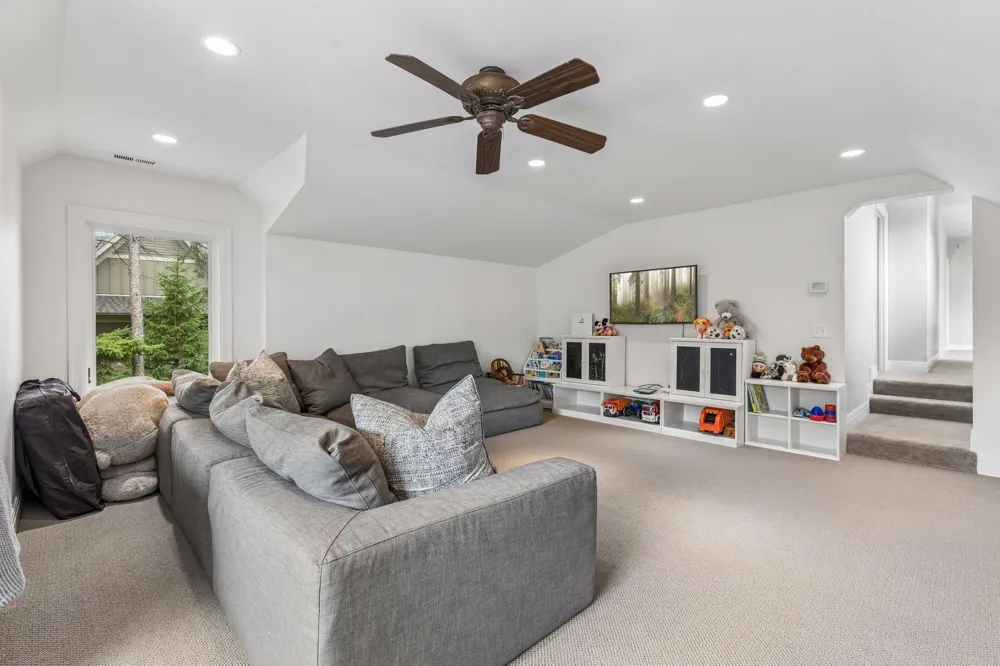 15700 Portico Drive Minnetonka, MN 55391