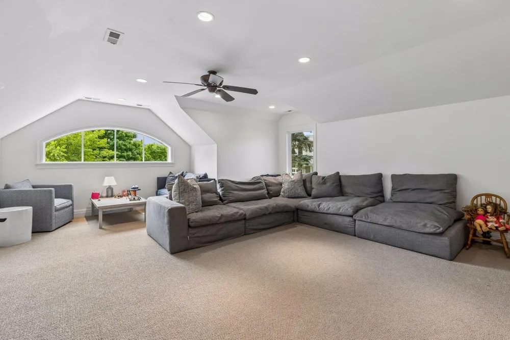 15700 Portico Drive Minnetonka, MN 55391