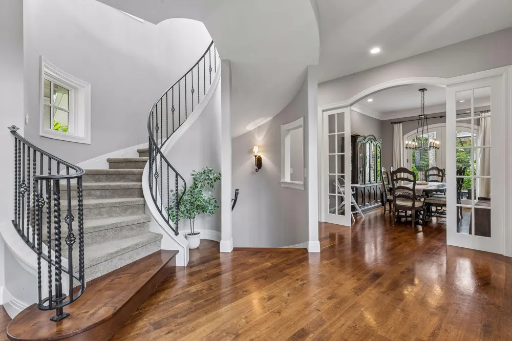 15700 Portico Drive Minnetonka, MN 55391