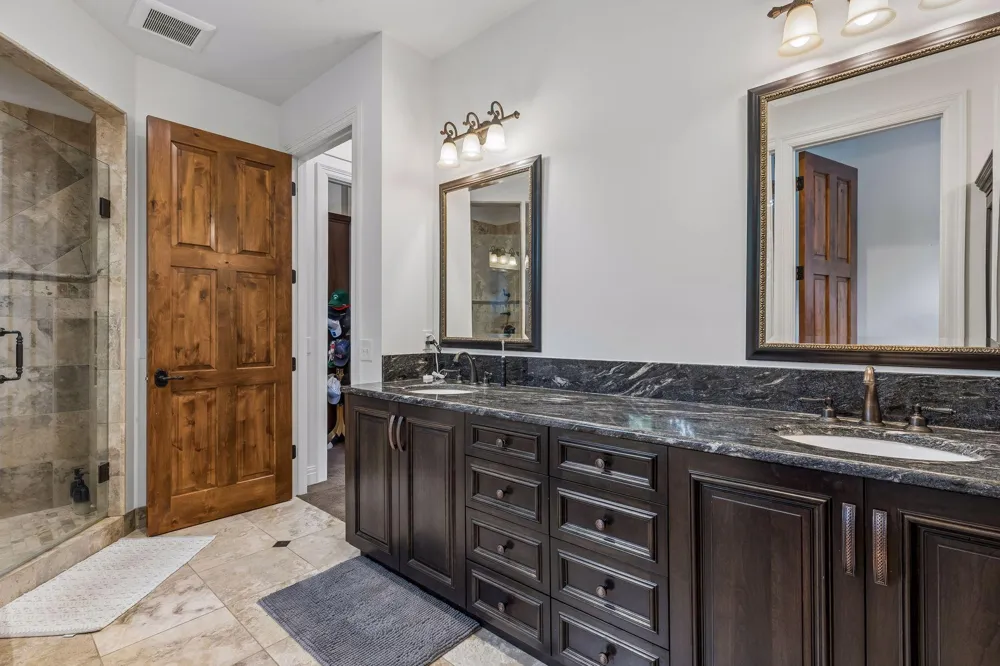 15700 Portico Drive Minnetonka, MN 55391