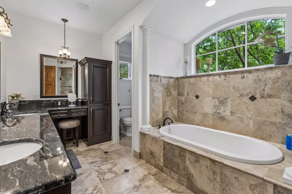 15700 Portico Drive Minnetonka, MN 55391