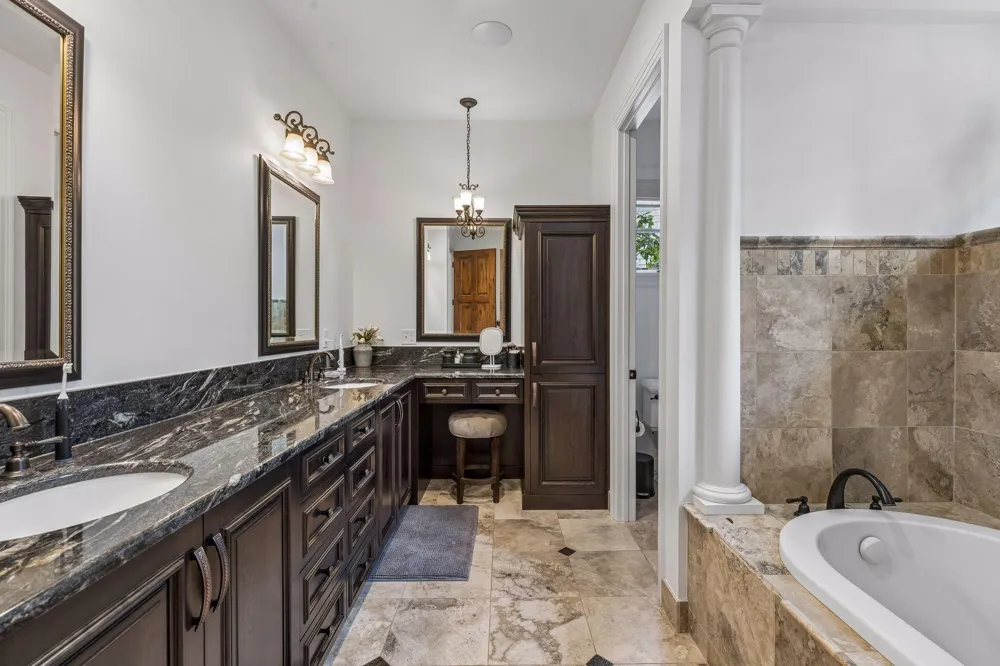 15700 Portico Drive Minnetonka, MN 55391