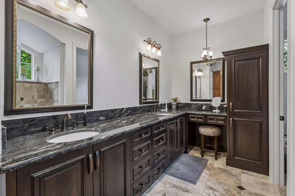 15700 Portico Drive Minnetonka, MN 55391