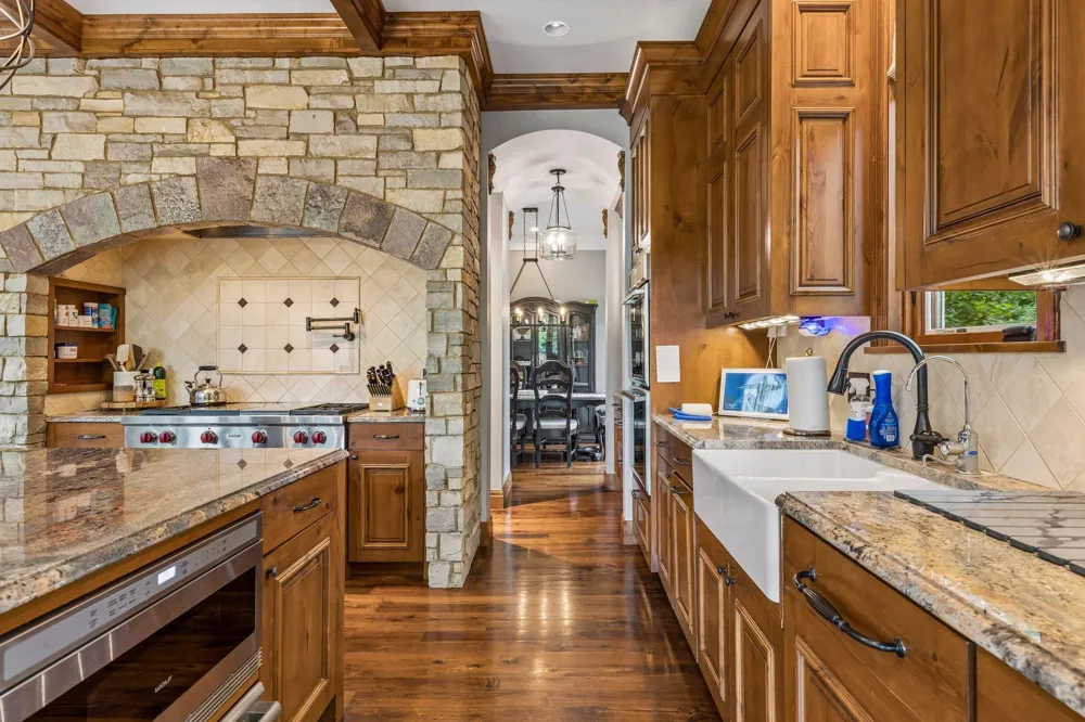 15700 Portico Drive Minnetonka, MN 55391