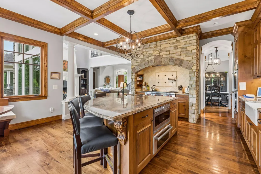 15700 Portico Drive Minnetonka, MN 55391