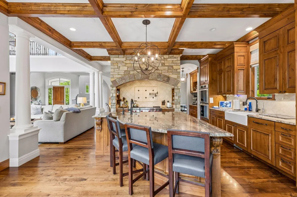 15700 Portico Drive Minnetonka, MN 55391