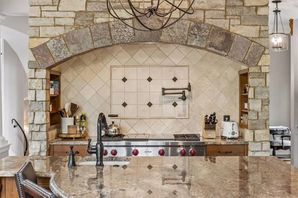15700 Portico Drive Minnetonka, MN 55391