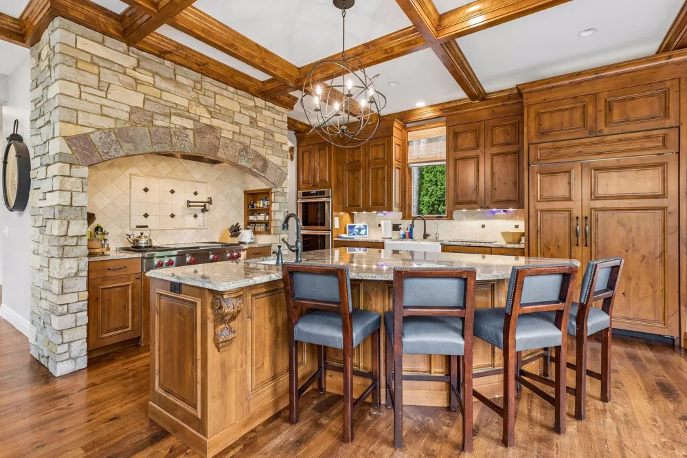 15700 Portico Drive Minnetonka, MN 55391