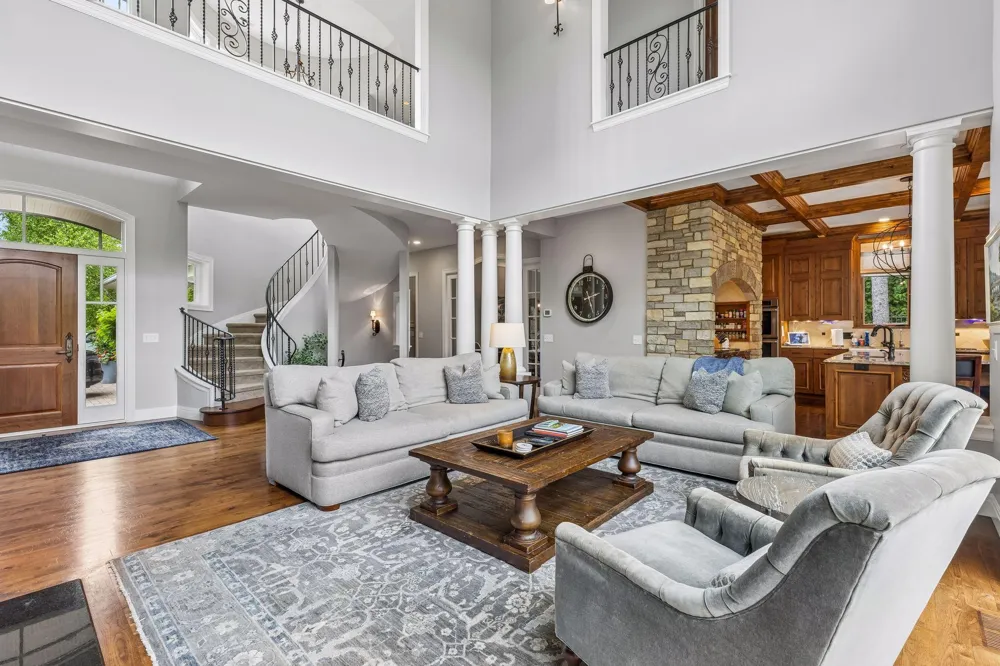 15700 Portico Drive Minnetonka, MN 55391