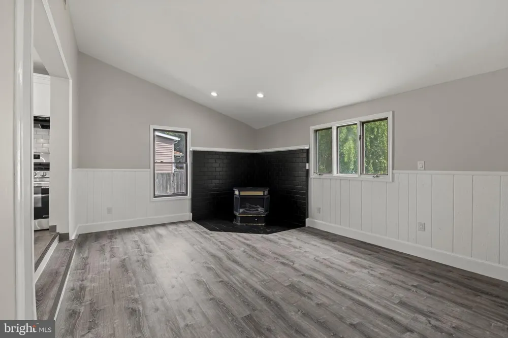 213 CHESTNUT STREET Westville, NJ 08093