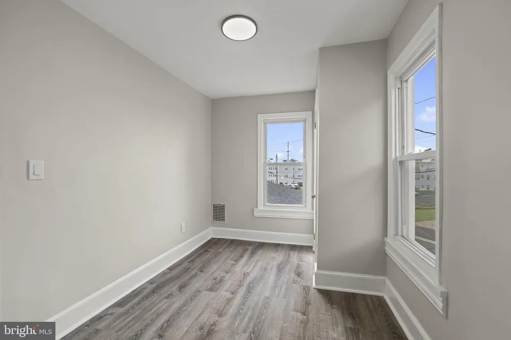213 CHESTNUT STREET Westville, NJ 08093