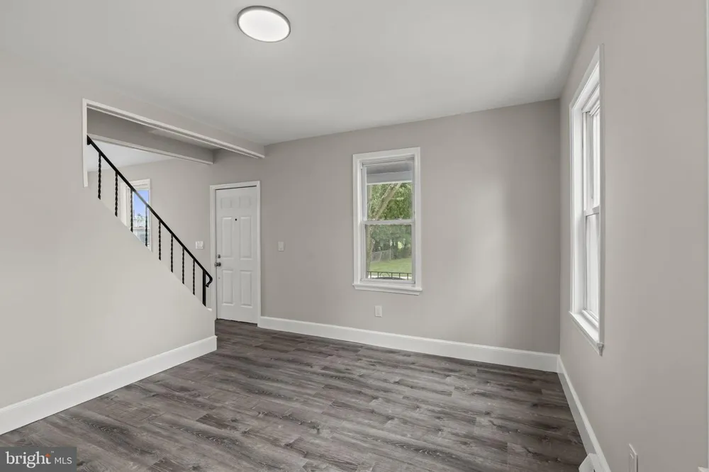 213 CHESTNUT STREET Westville, NJ 08093