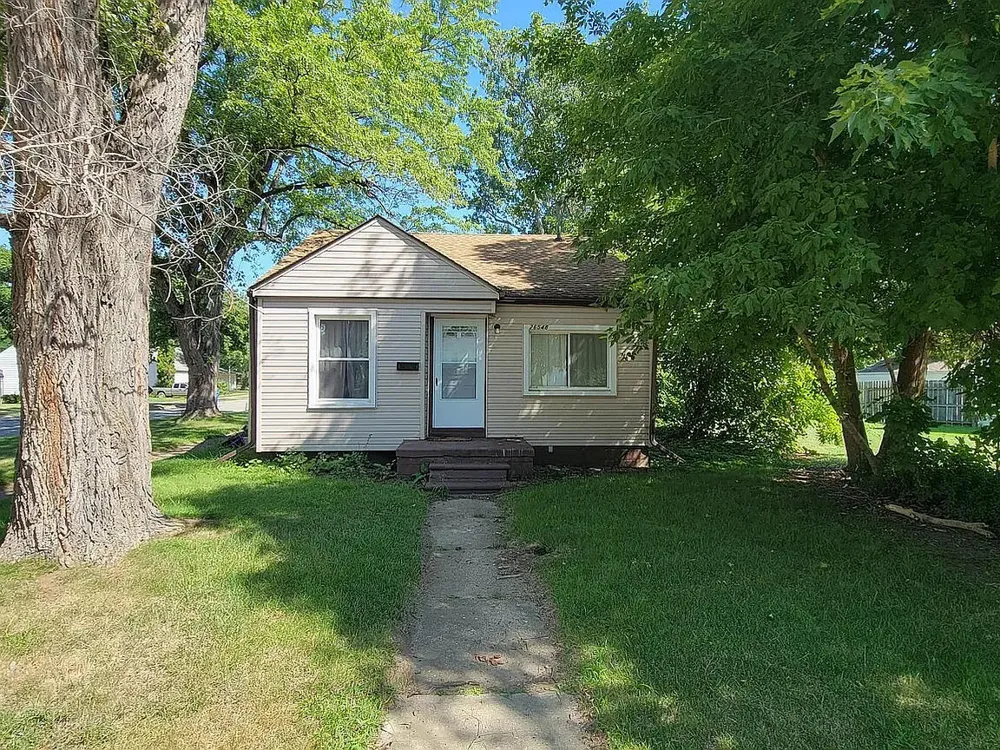 26548 Eton Avenue Dearborn Heights, MI 48125