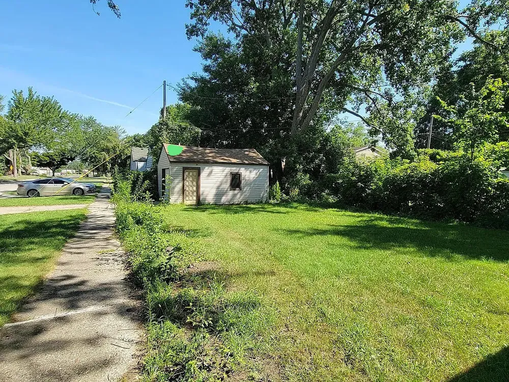 26548 Eton Avenue Dearborn Heights, MI 48125