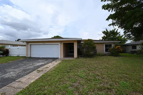 8208 NW 75TH AVENUE