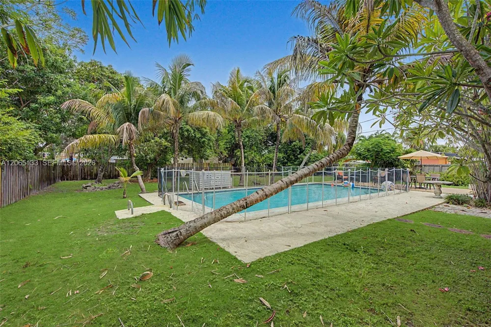 9770 Cutler Ridge Dr Cutler Bay, FL 33157
