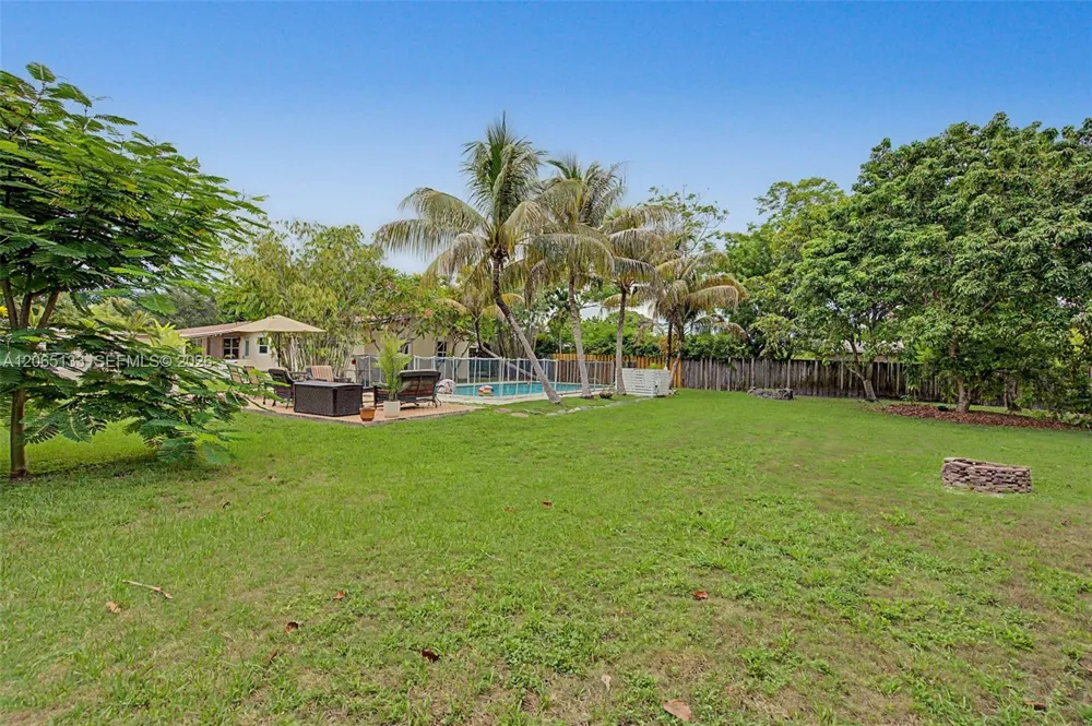 9770 Cutler Ridge Dr Cutler Bay, FL 33157