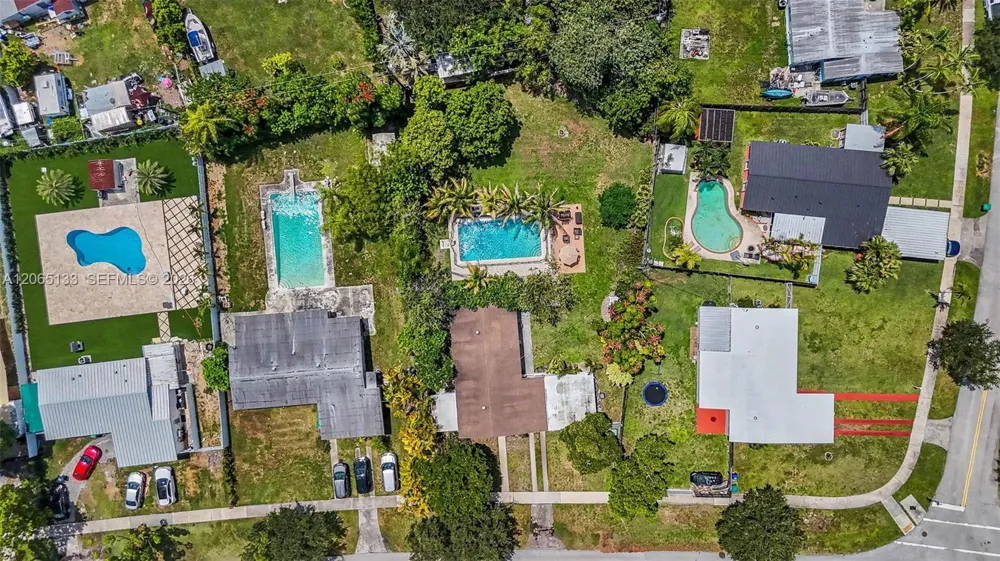 9770 Cutler Ridge Dr Cutler Bay, FL 33157