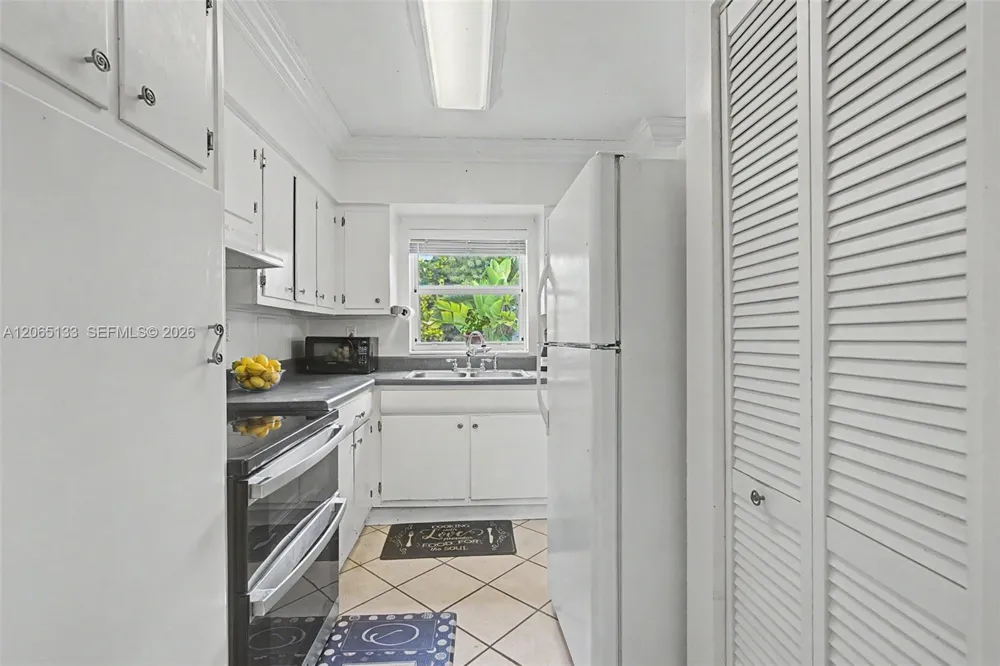 9770 Cutler Ridge Dr Cutler Bay, FL 33157