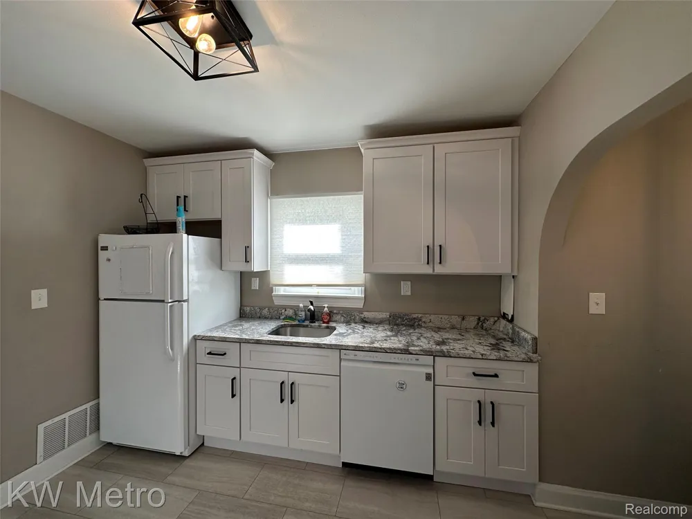 21503 COLLINGHAM AVENUE Farmington Hills City, MI 48336