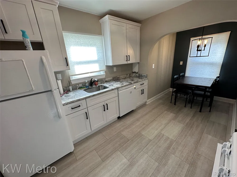 21503 COLLINGHAM AVENUE Farmington Hills City, MI 48336
