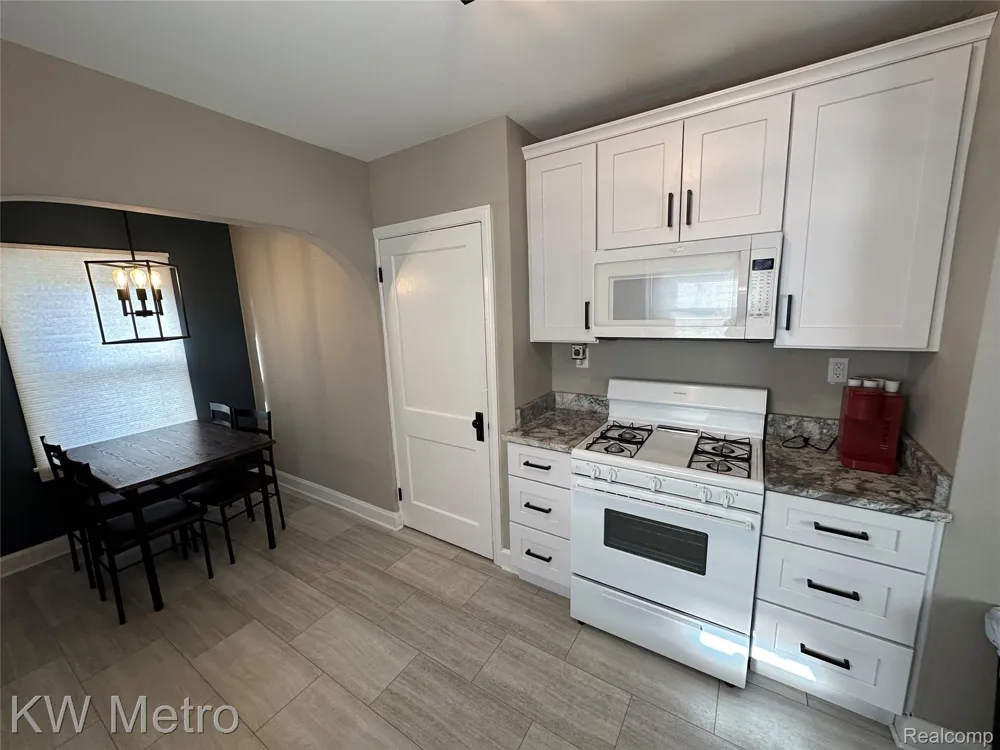 21503 COLLINGHAM AVENUE Farmington Hills City, MI 48336