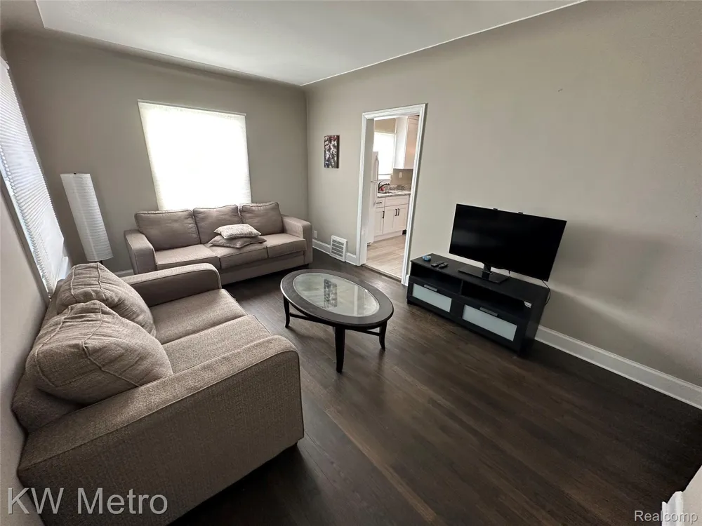 21503 COLLINGHAM AVENUE Farmington Hills City, MI 48336