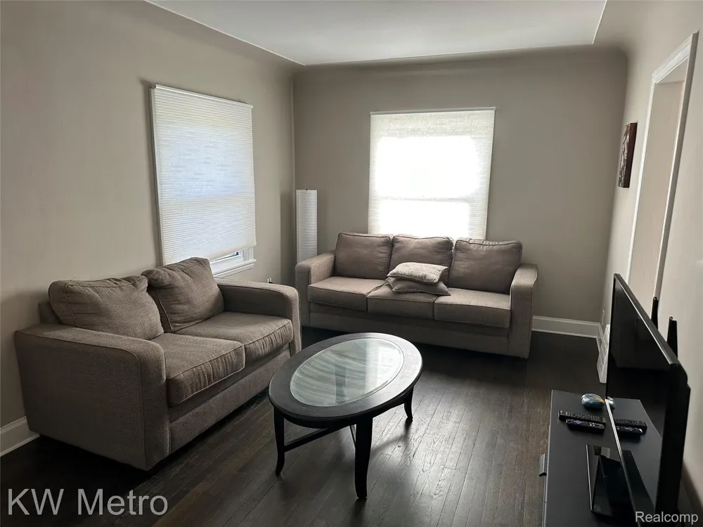 21503 COLLINGHAM AVENUE Farmington Hills City, MI 48336
