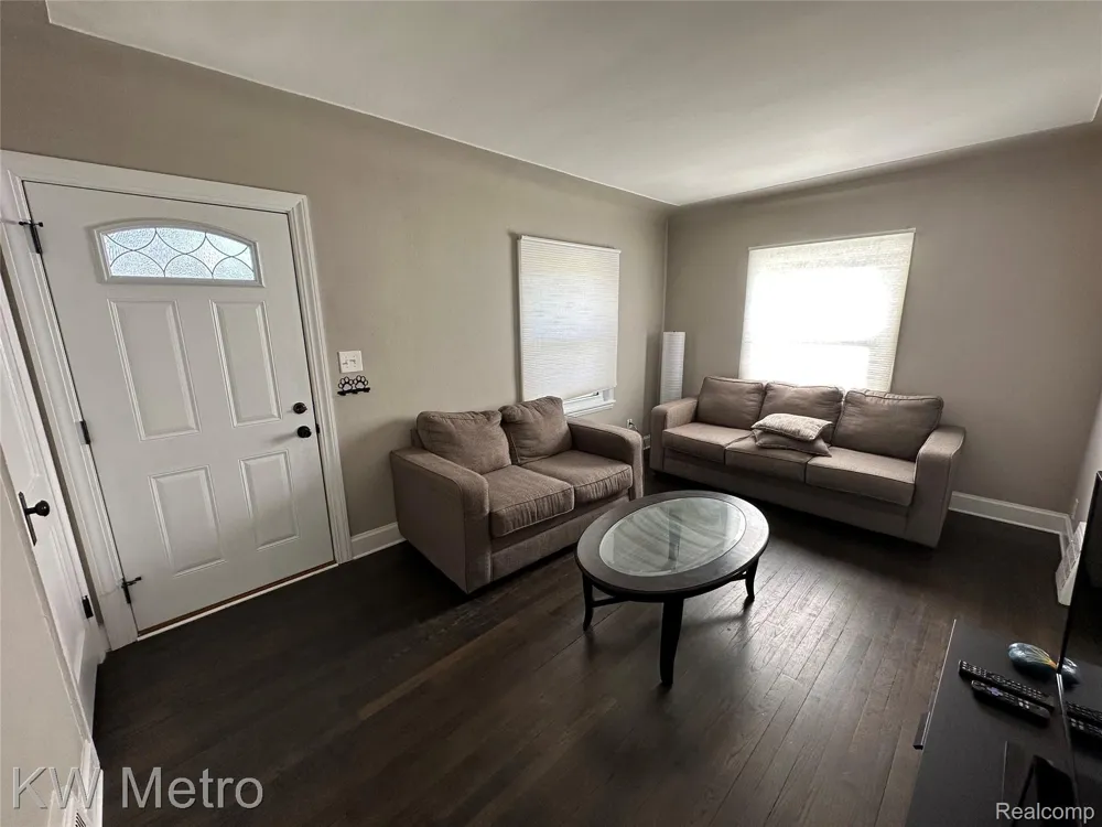 21503 COLLINGHAM AVENUE Farmington Hills City, MI 48336