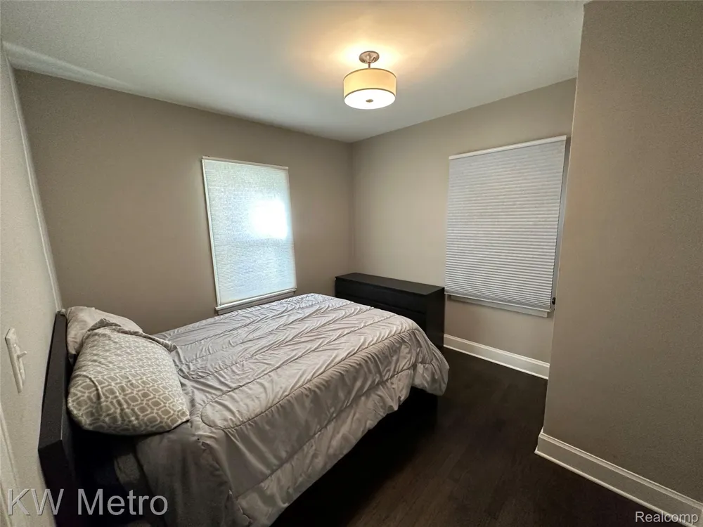 21503 COLLINGHAM AVENUE Farmington Hills City, MI 48336