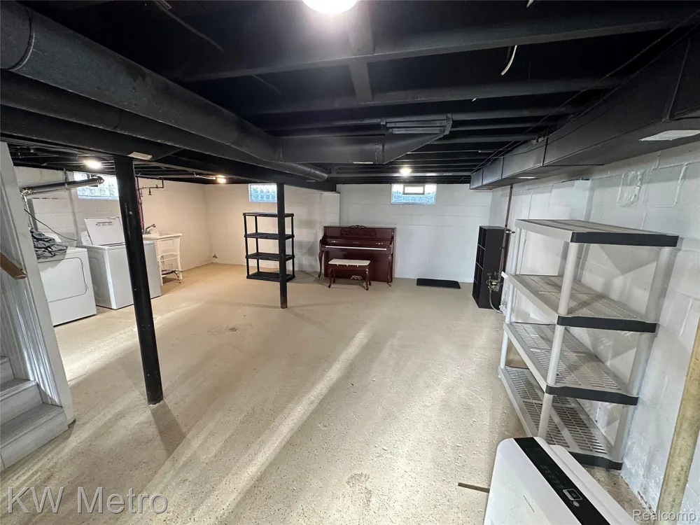 21503 COLLINGHAM AVENUE Farmington Hills City, MI 48336
