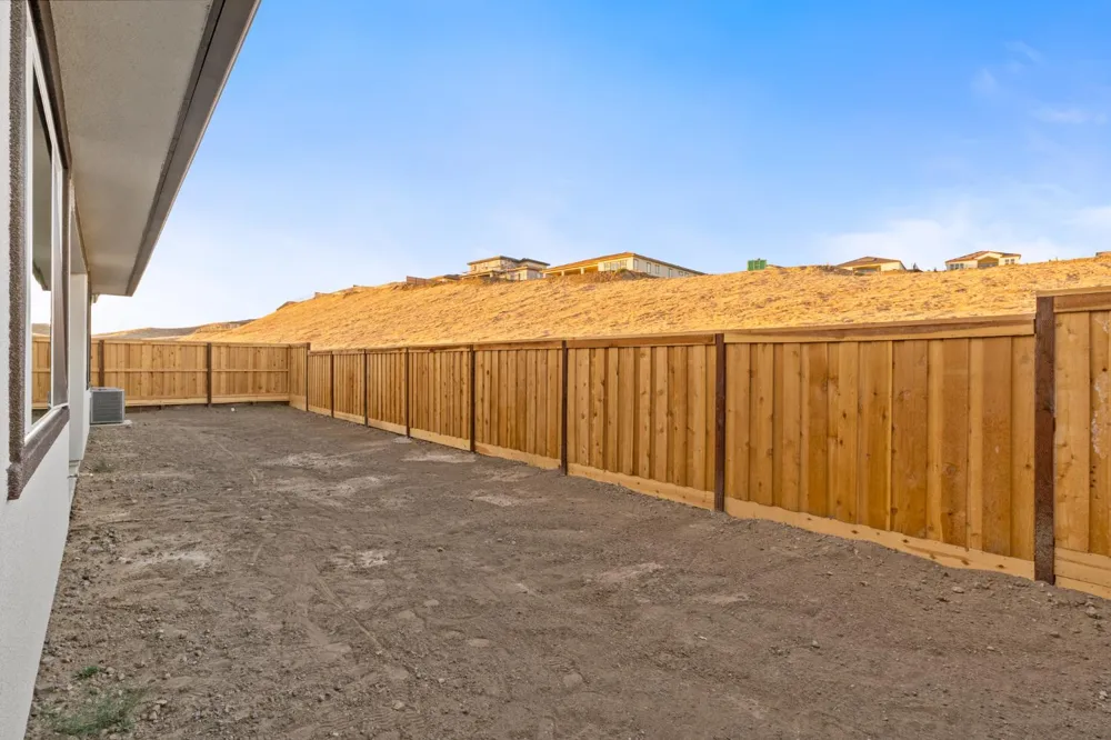 8099 Creek View Friant, CA 93626