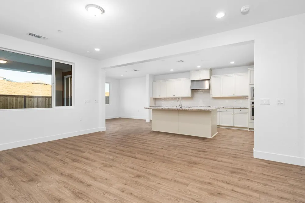 8099 Creek View Friant, CA 93626