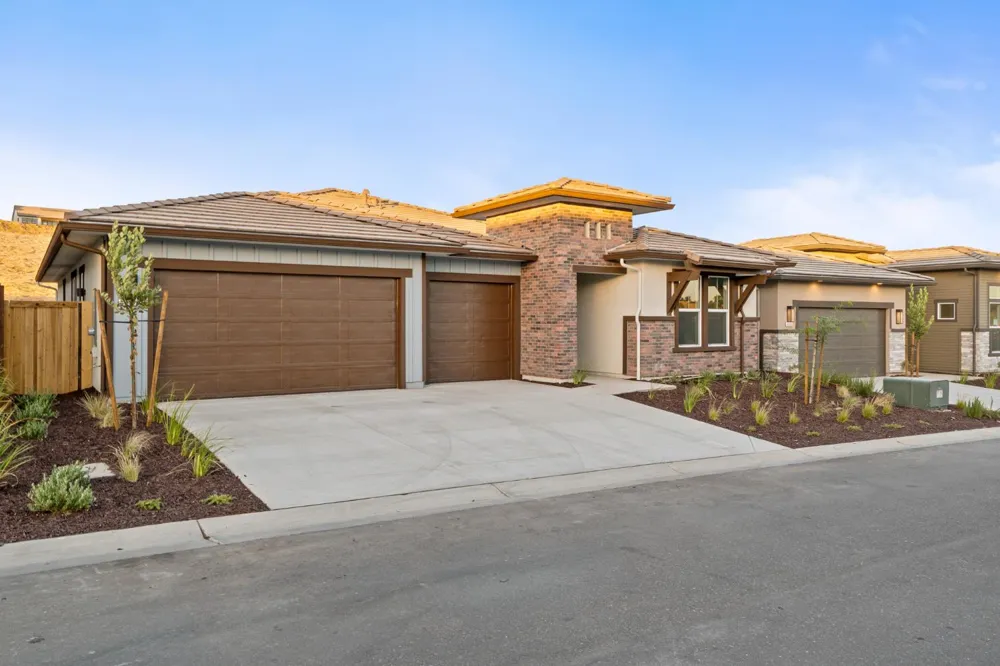8099 Creek View Friant, CA 93626