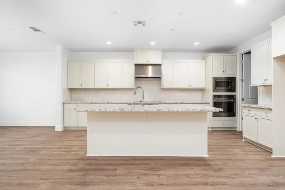 8099 Creek View Friant, CA 93626