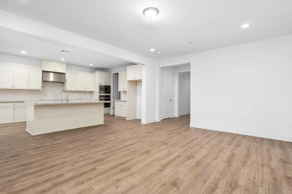 8099 Creek View Friant, CA 93626