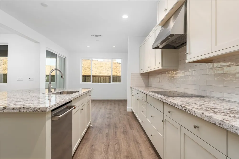 8099 Creek View Friant, CA 93626