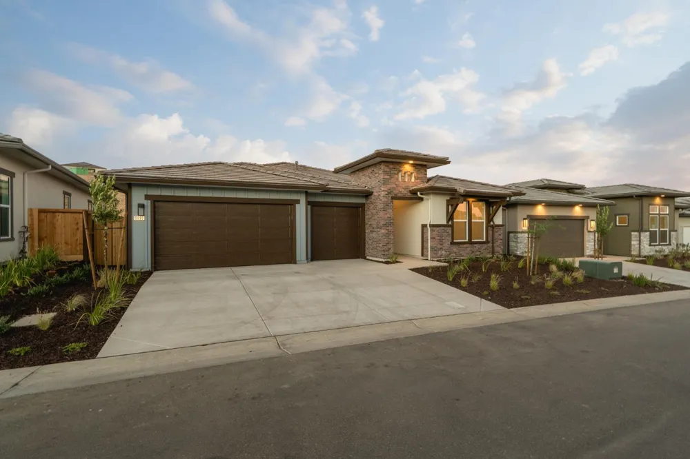 8099 Creek View Friant, CA 93626