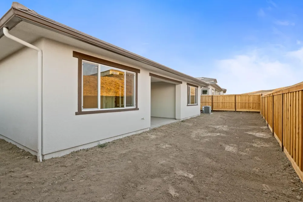 8099 Creek View Friant, CA 93626